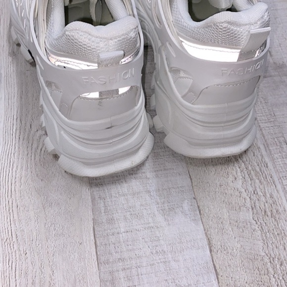 Fashion sneakers size 43, US 9 1/2 - Picture 8 of 11